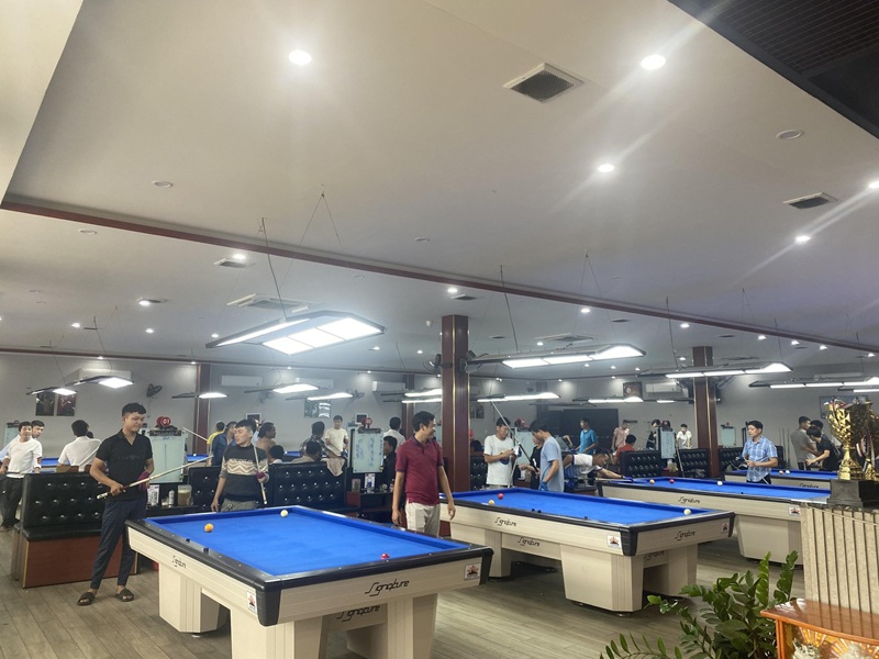 kiểm tra độ cân bằng của mặt bàn bida