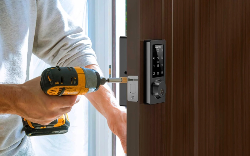 cách lắp đặt khóa vân tay cho cửa gỗ